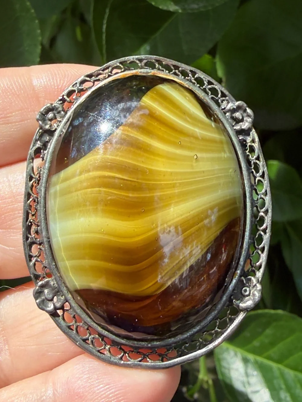 VINTAGE BANDED AGATE ART GLASS PENDANT PIN BROOCH FLORAL DESIGN SILVERTONE METAL